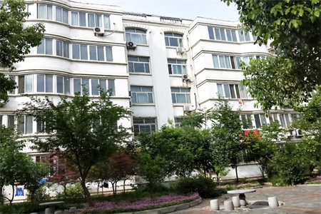 城中名邸8楼121平三室毛坯带储藏室76万